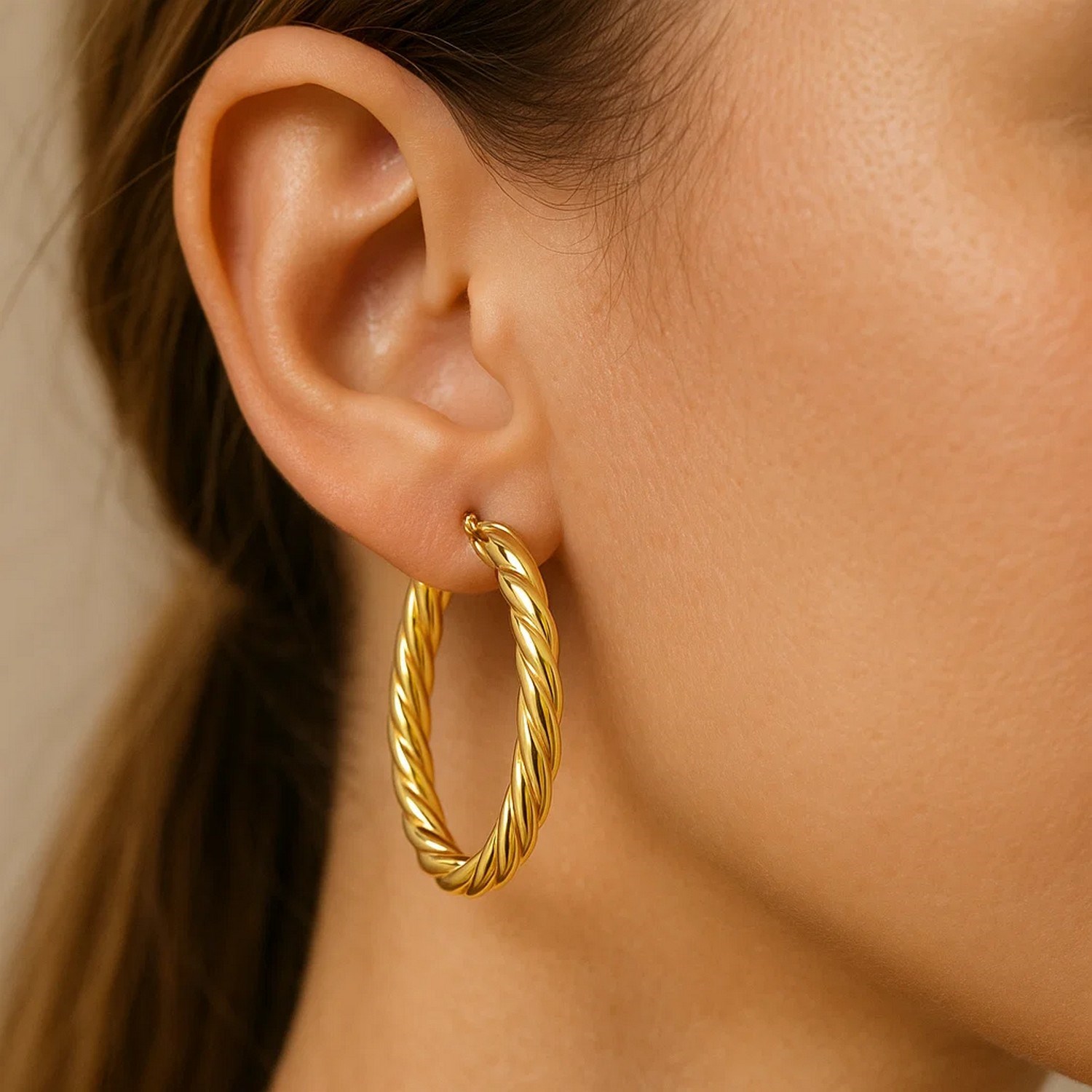 14k Yellow Gold Twisted Cable Oval Hoop Earrings - Image 3