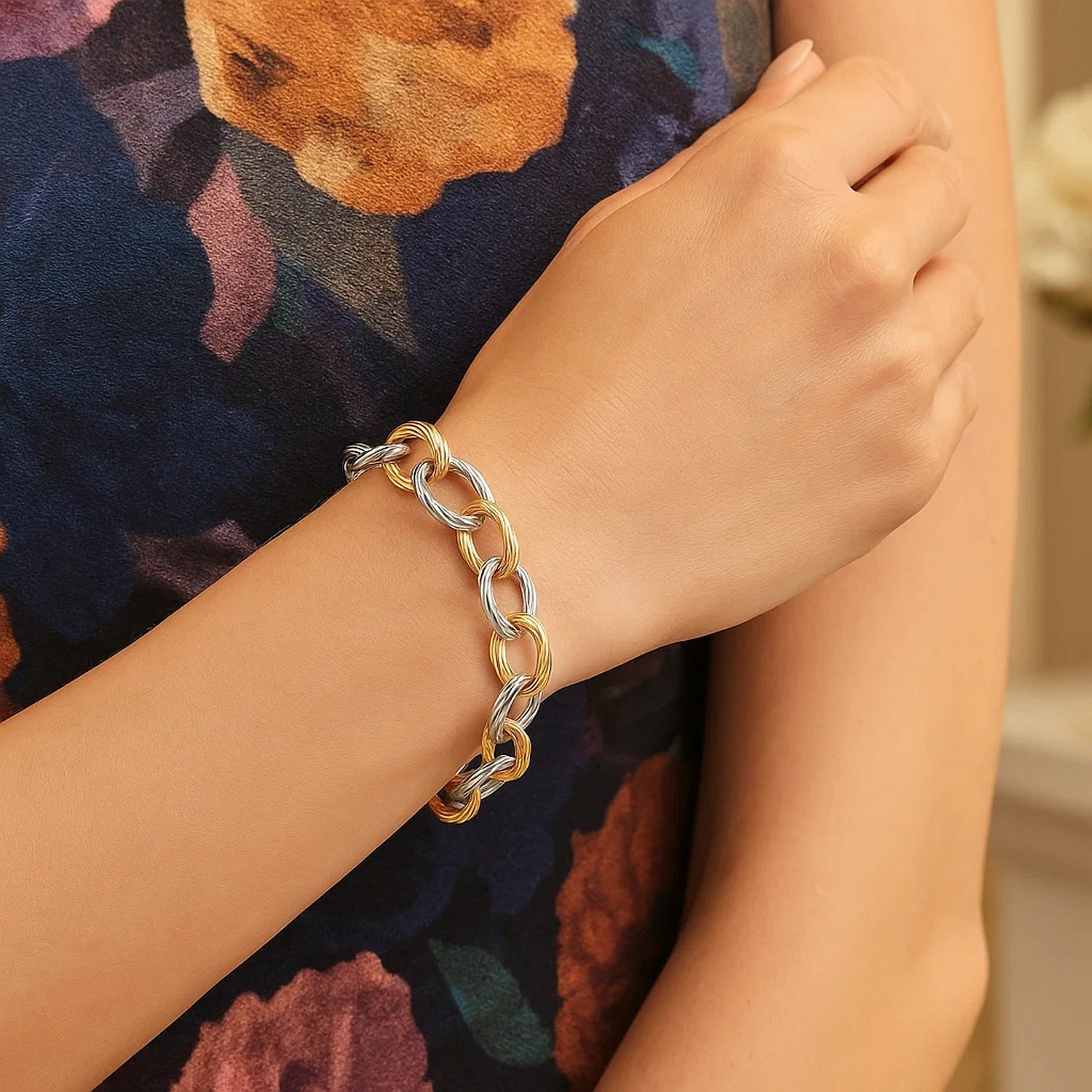 18k Yellow Gold and Sterling Silver Rhodium Plated Diamond Cut Chain Bracelet - Image 3