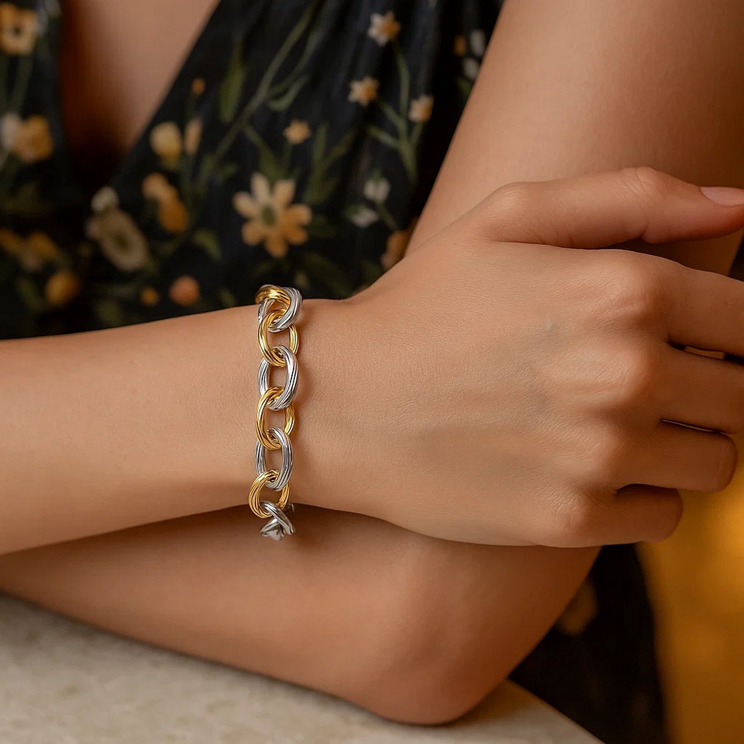18k Yellow Gold and Sterling Silver Rhodium Plated Diamond Cut Chain Bracelet - Image 4
