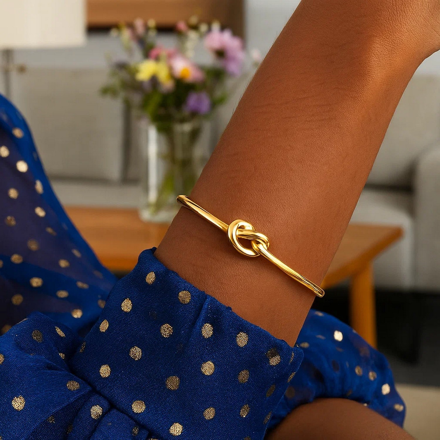 14k Yellow Gold Bangle Bracelet with Polished Knot (9.50 mm) - Image 5