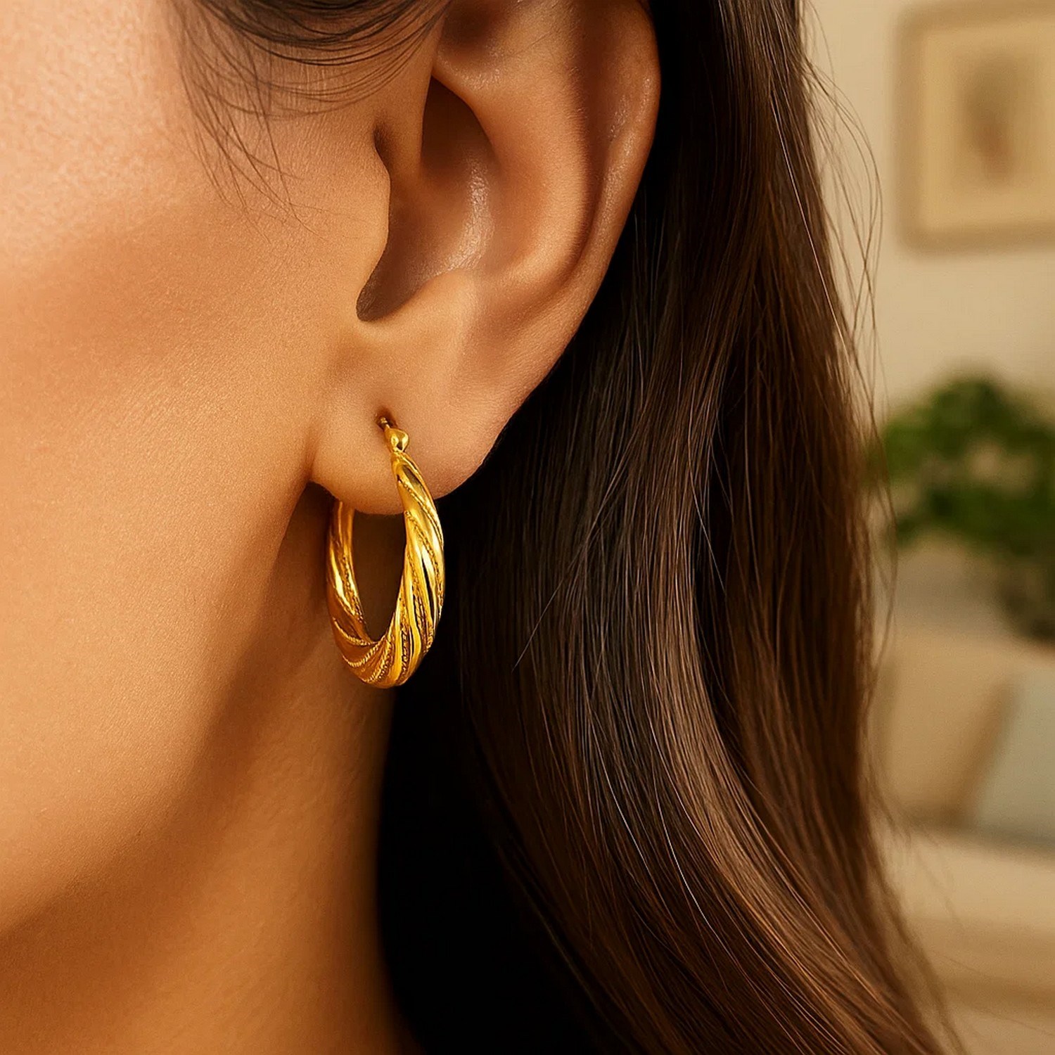14k Yellow Gold Textured Graduated Twist Hoop Earrings - Image 3