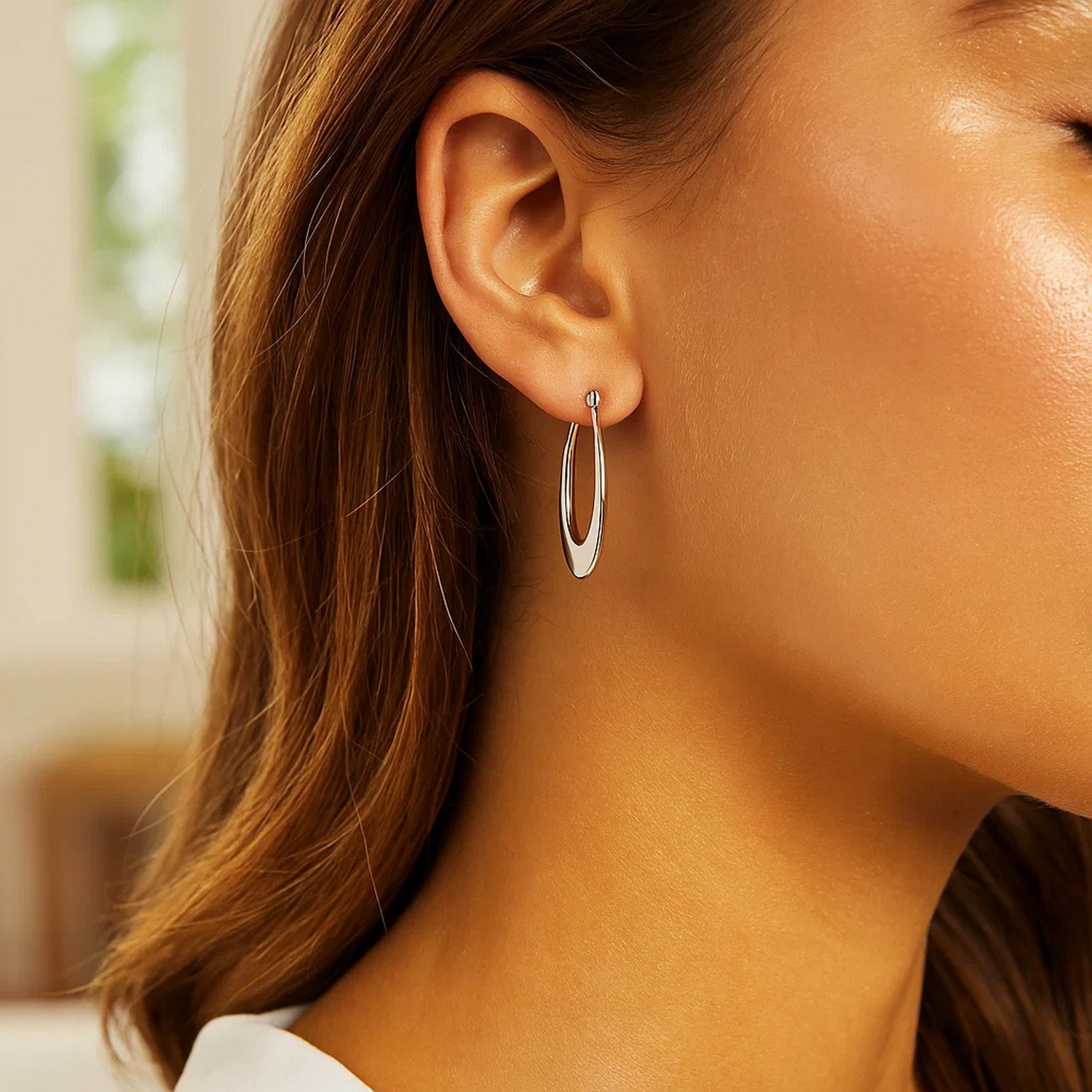 14k White Gold Polished Graduated Oval Hoop Earrings - Image 2