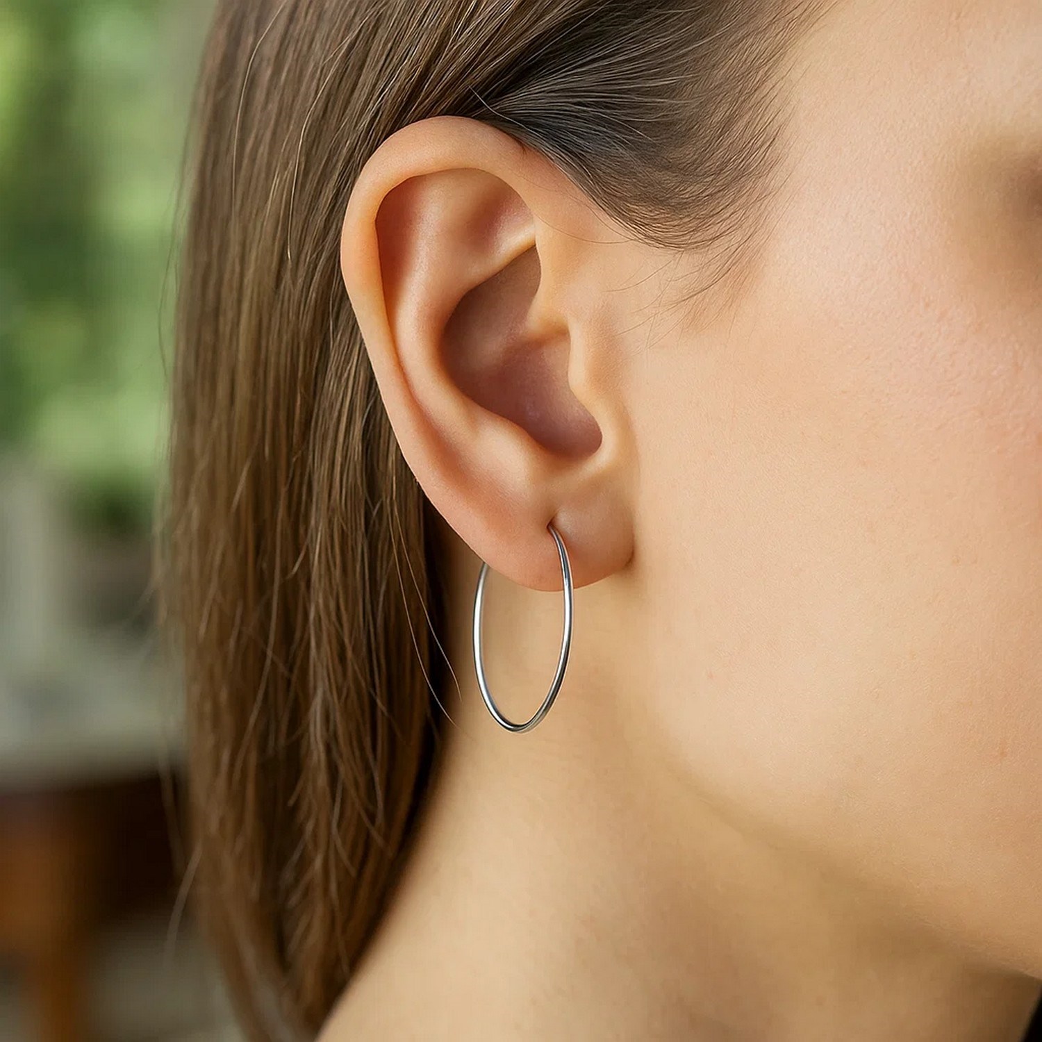 14k White Gold Polished Hoop Earrings (1.5x25mm) - Image 3