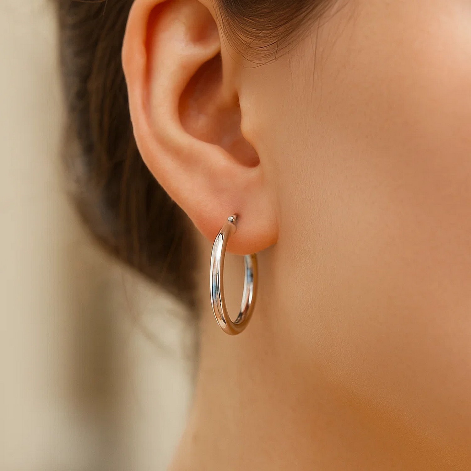 Sterling Silver Polished Hoop Motif Earrings with Rhodium Plating (3x20mm) - Image 3