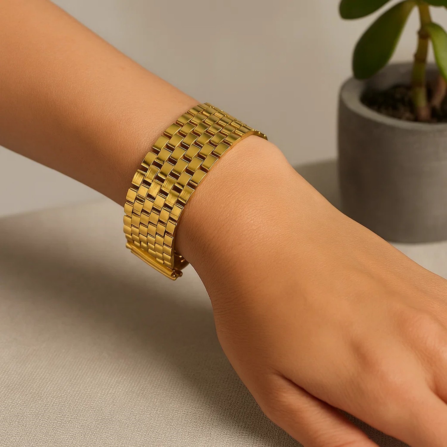 14K Yellow Gold Large Cobblestone Link Bracelet (22.90 mm) - Image 4