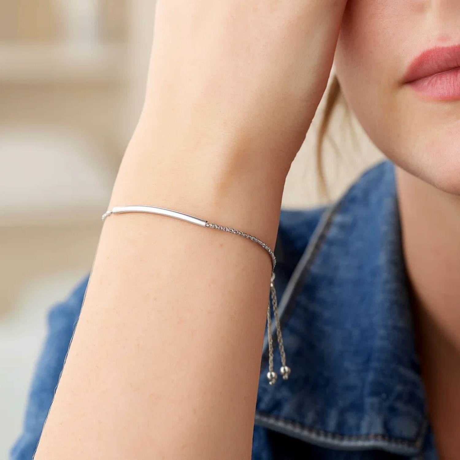 14k White Gold Smooth Curved Bar Lariat Design Bracelet (1.00 mm) - Image 5