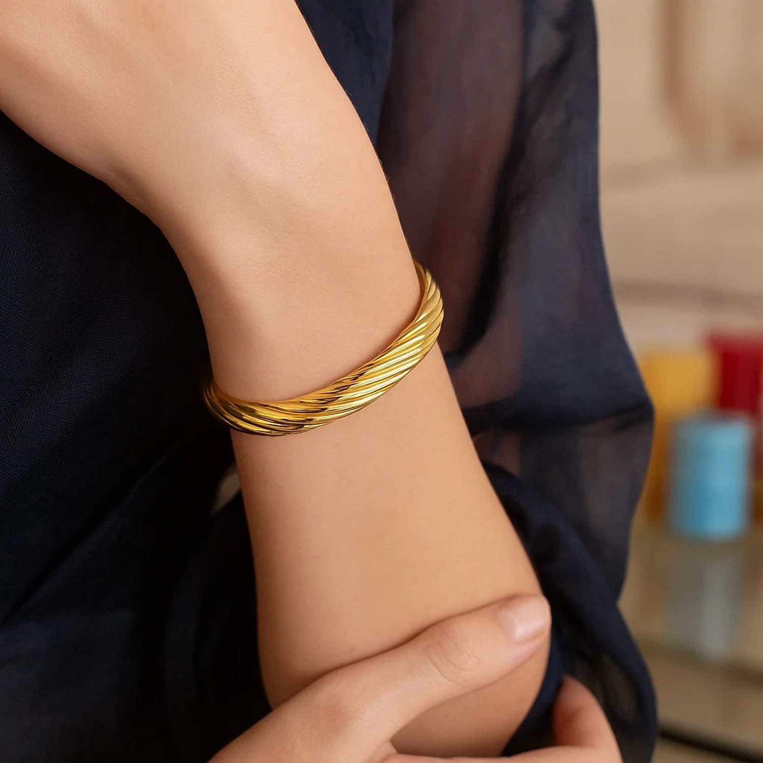 14K Yellow Gold Twist Bangle (10.00 mm) - Image 4