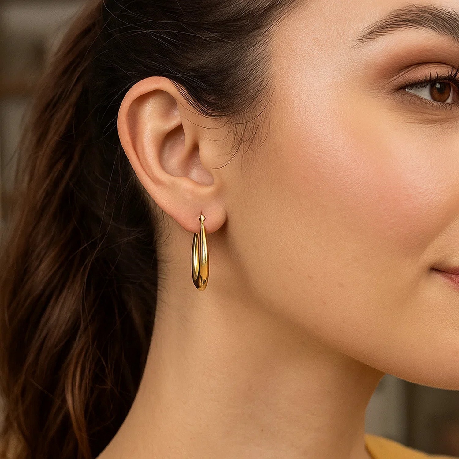 10K Yellow Gold Graduated Oval Light Weight Hoop Earrings - Image 2