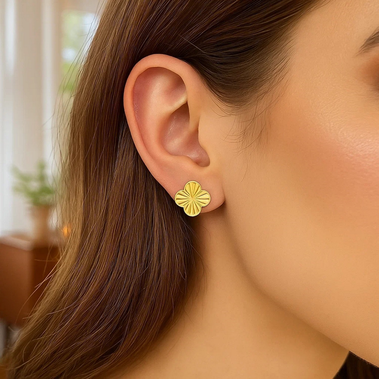 14K Yellow Gold Clover Stud Earrings (12.20 mm) - Image 3