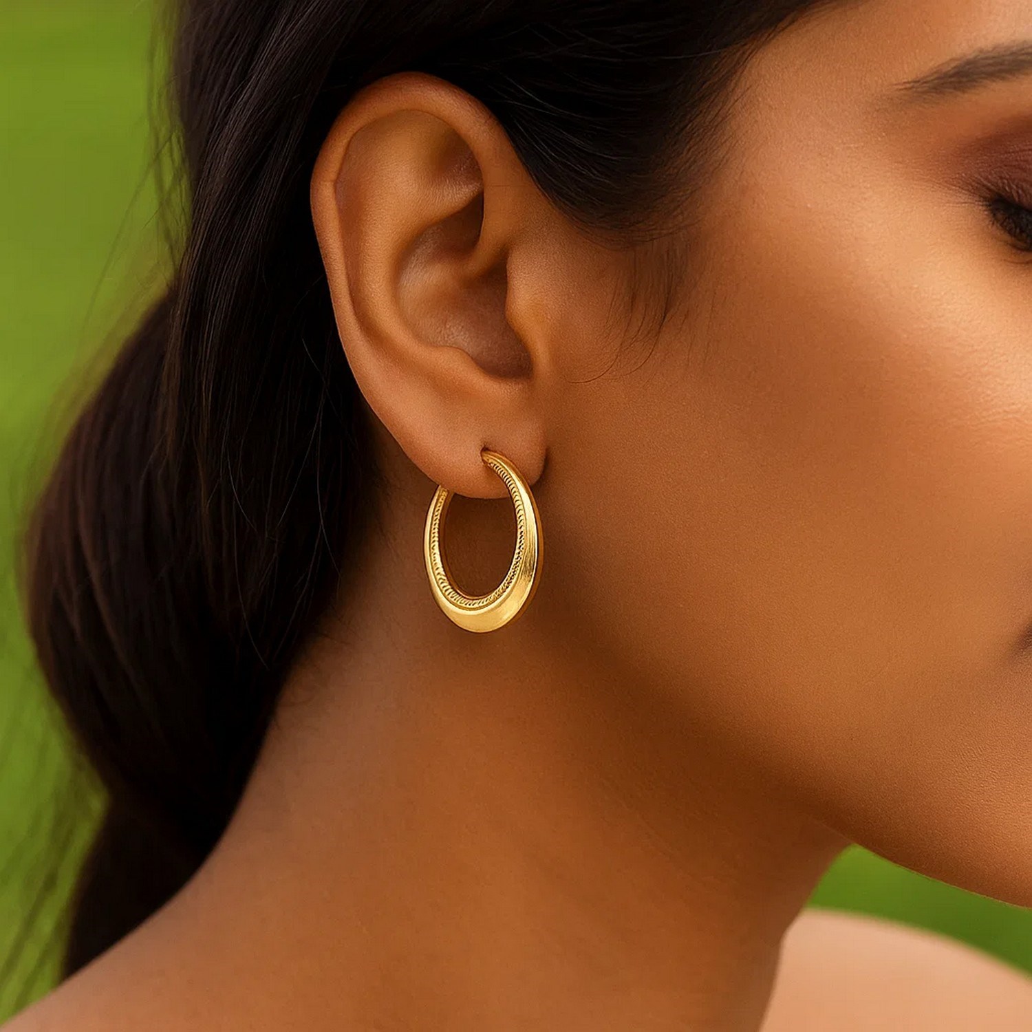 14k Yellow Gold Round Rope Texture Hoop Earrings - Image 3